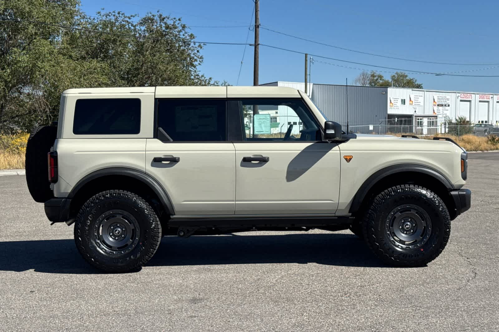 Thumbnail: 2025 Ford Bronco - 8