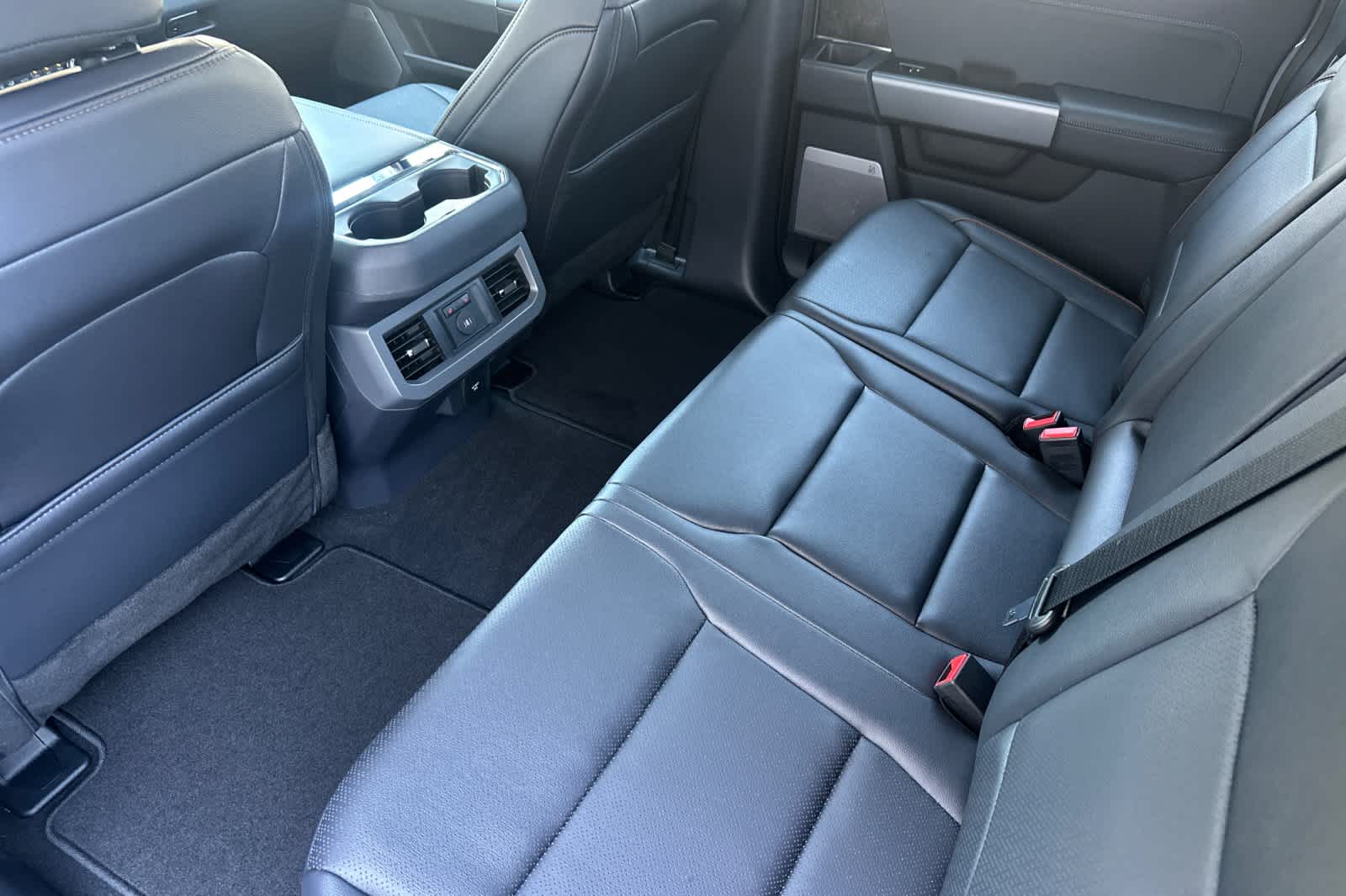 2025 Ford F-350 Lariat photo 4