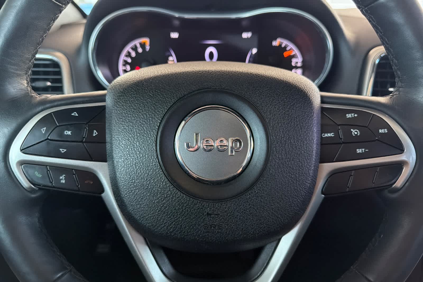 Thumbnail: 2018 Jeep Grand Cherokee - 24