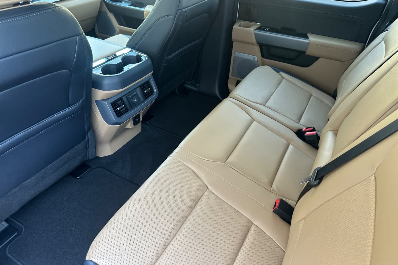 2025 Ford F-350 Lariat photo 4