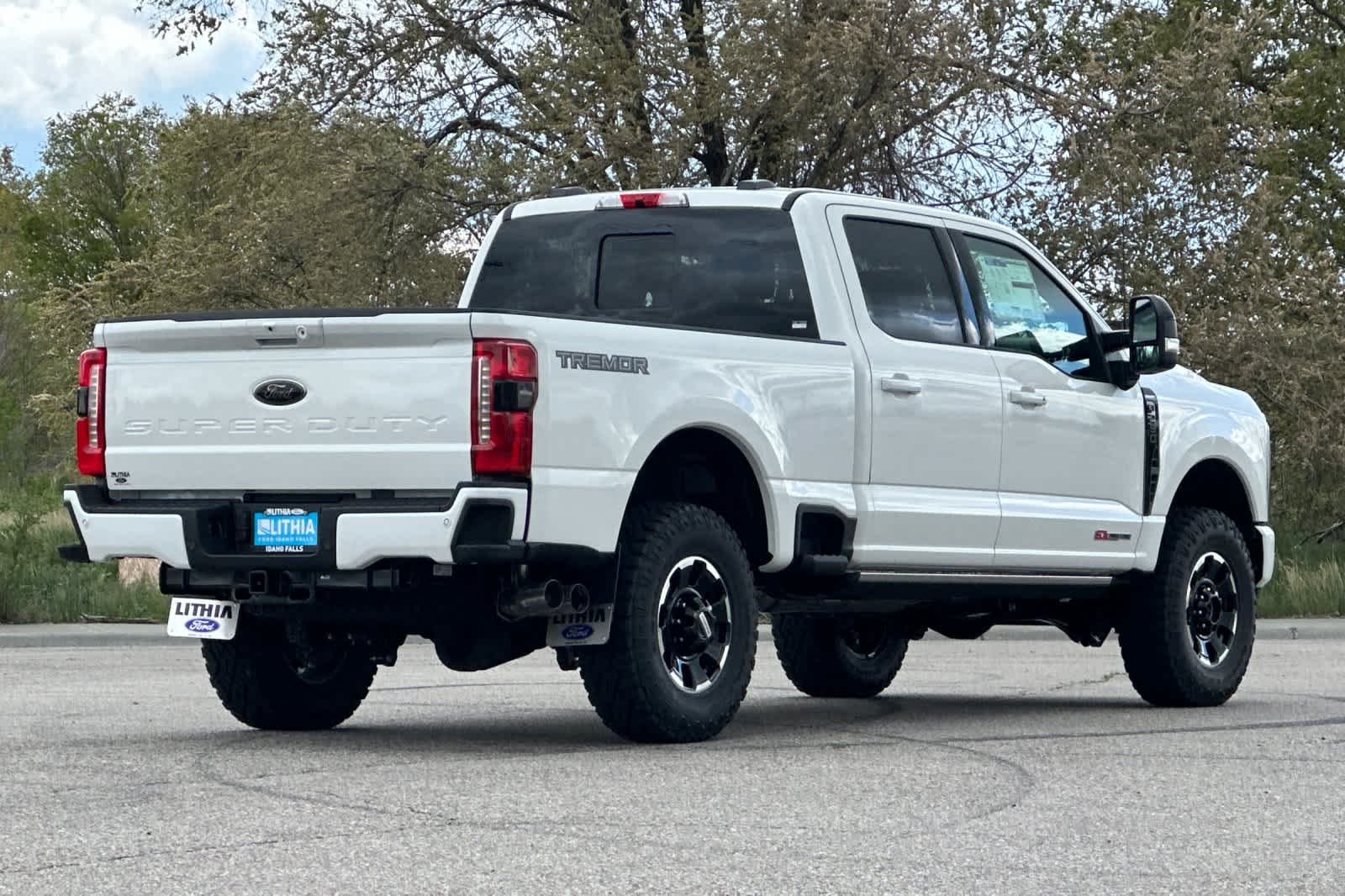 2025 Ford F-250 Lariat photo 2