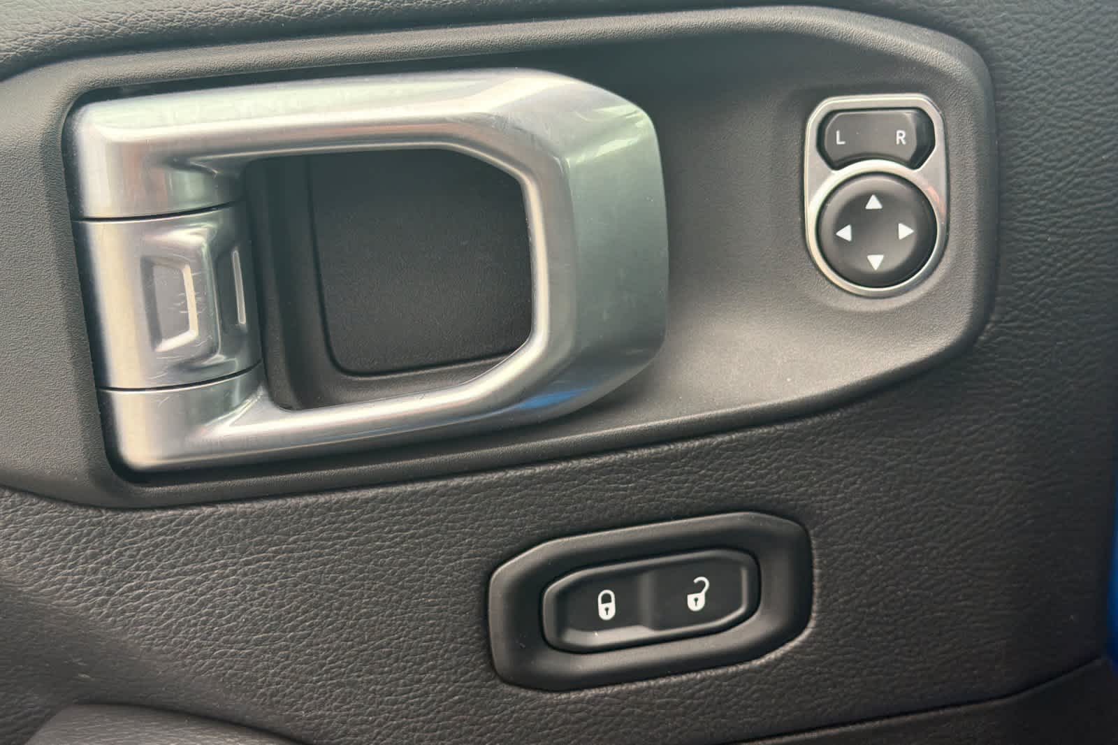 Thumbnail: 2022 Jeep Gladiator - 13