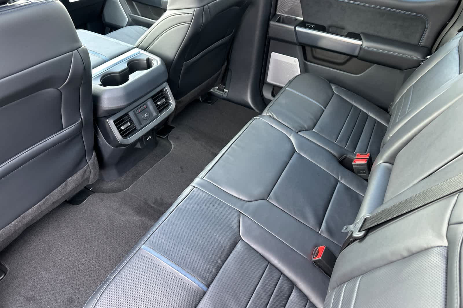 2025 Ford F-350 Platinum photo 4
