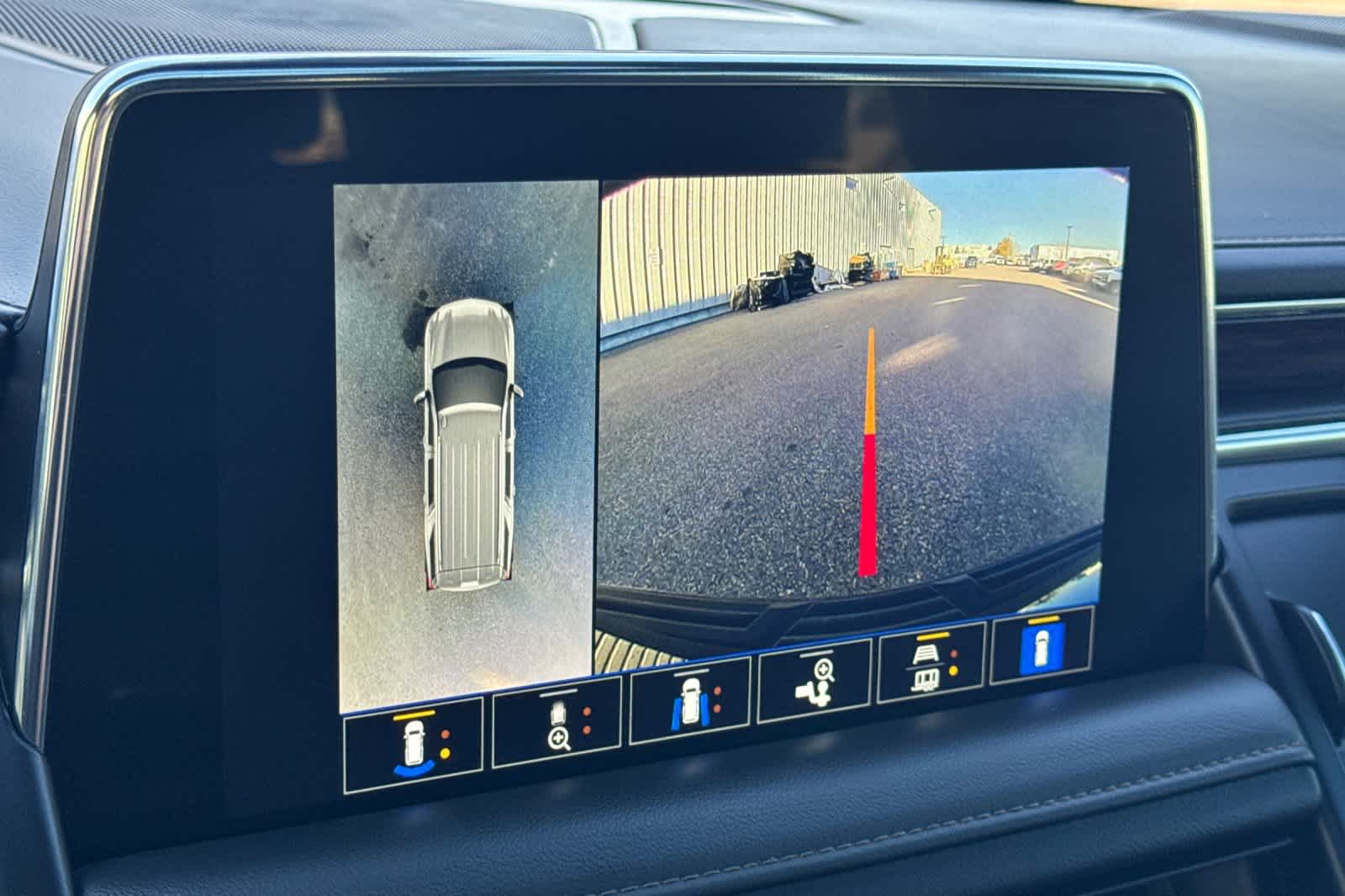 Thumbnail: 2022 Chevrolet Tahoe - 21