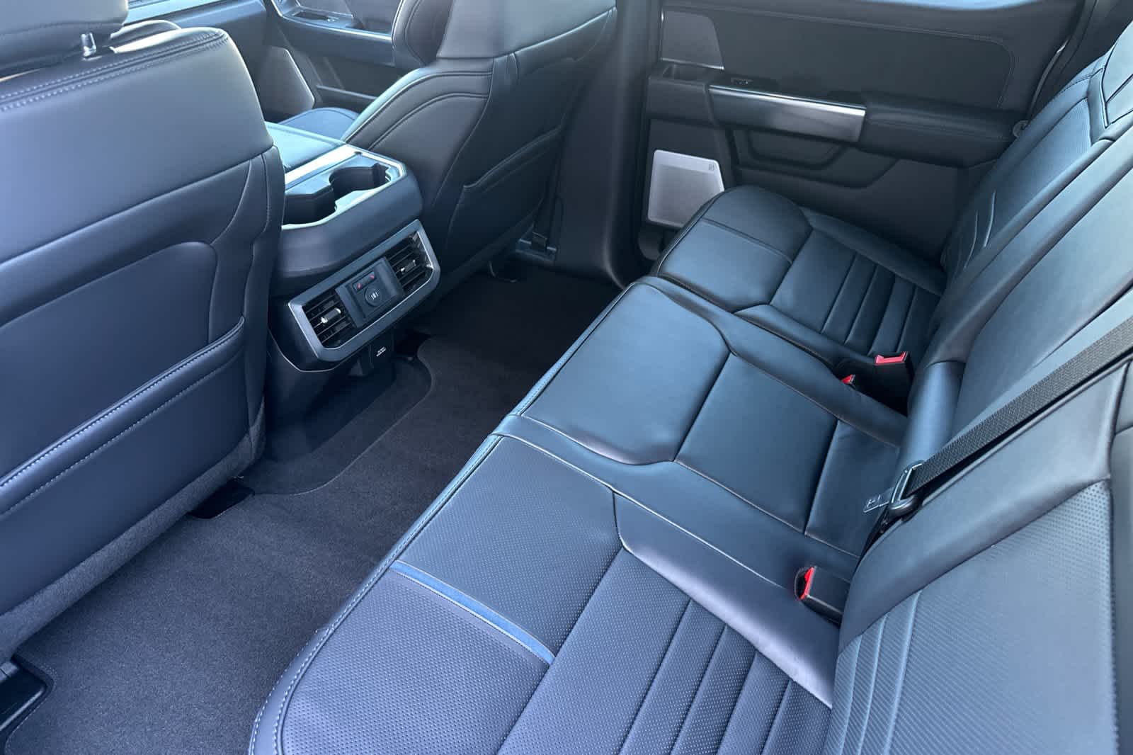 2025 Ford F-350 Platinum photo 4