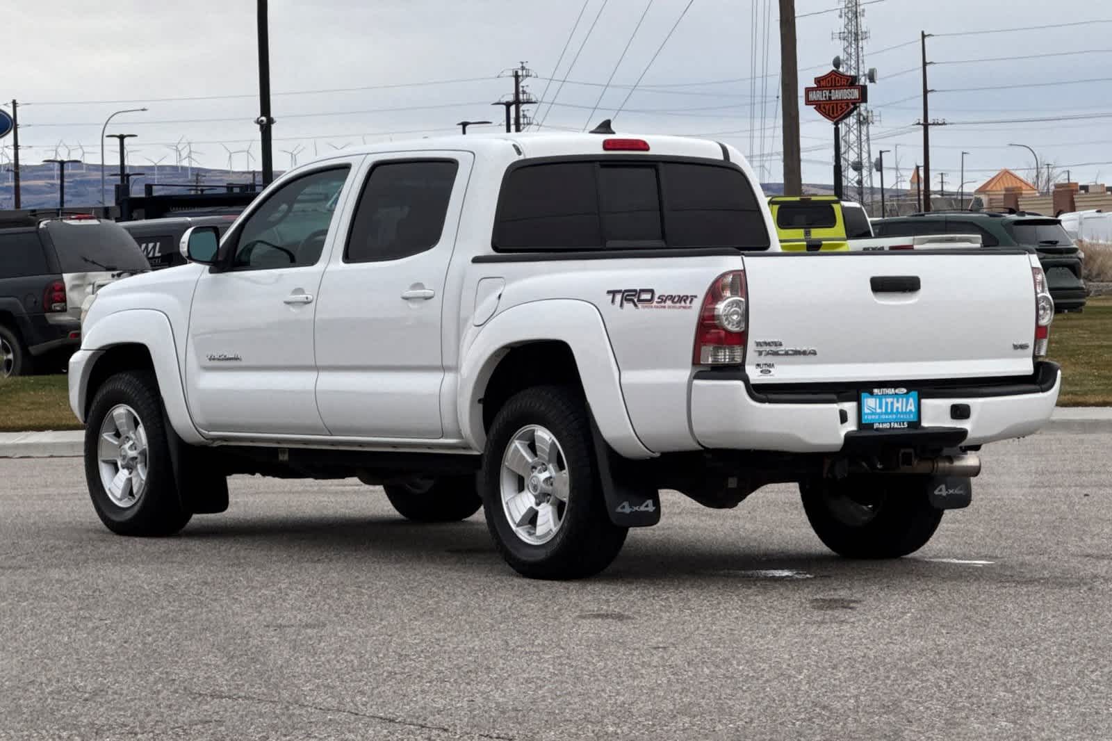 Thumbnail: 2015 Toyota Tacoma - 6