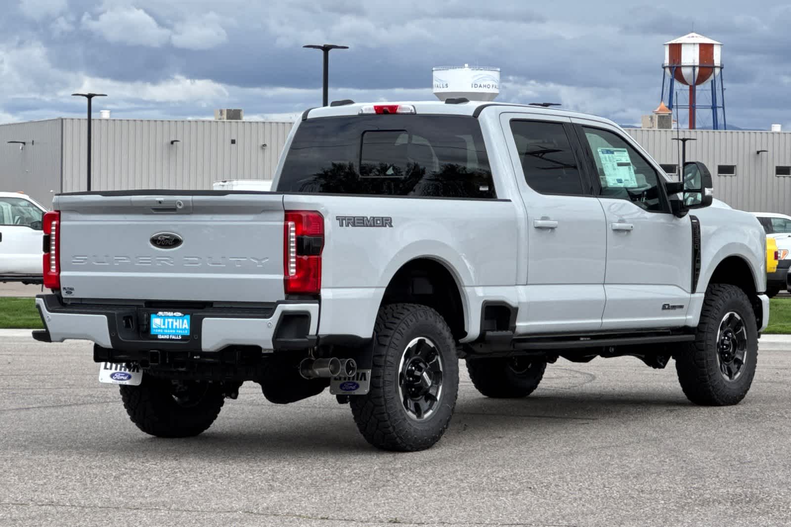 2026 Ford F-350 Lariat photo 2