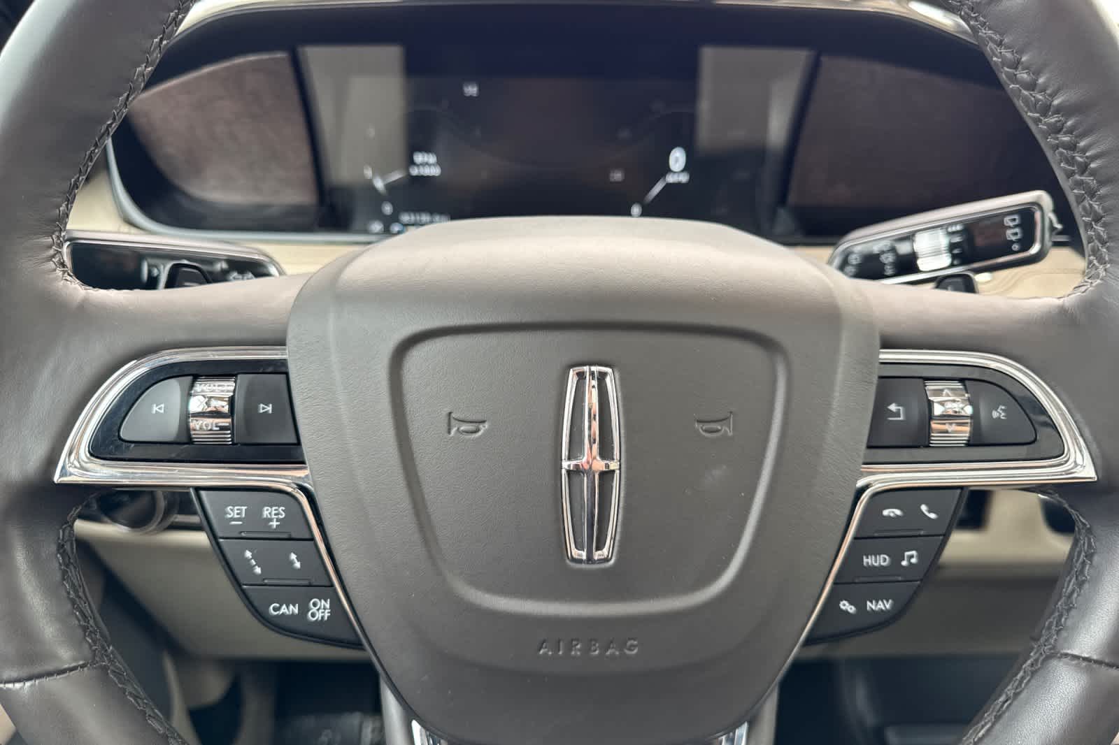 Thumbnail: 2020 Lincoln Navigator - 25