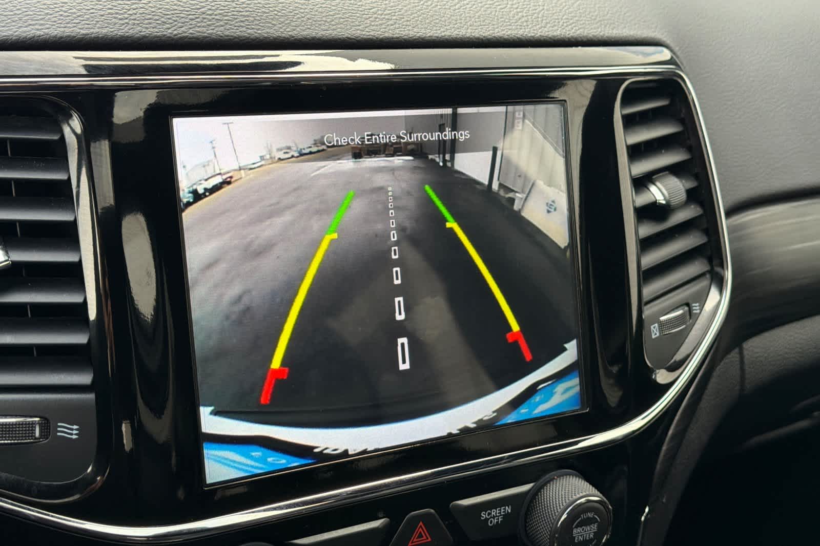 Thumbnail: 2020 Jeep Grand Cherokee - 20