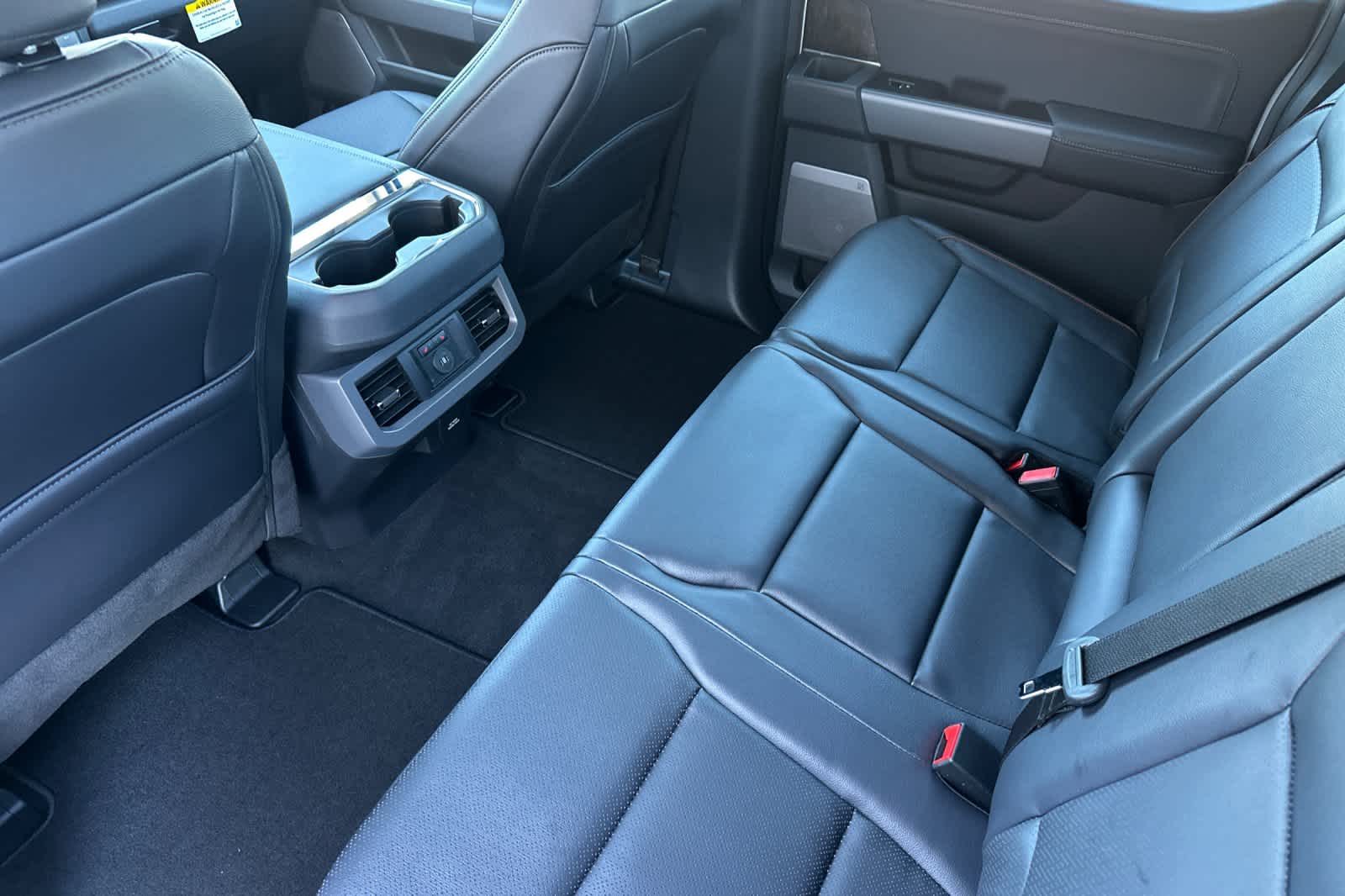 2025 Ford F-350 Lariat photo 4