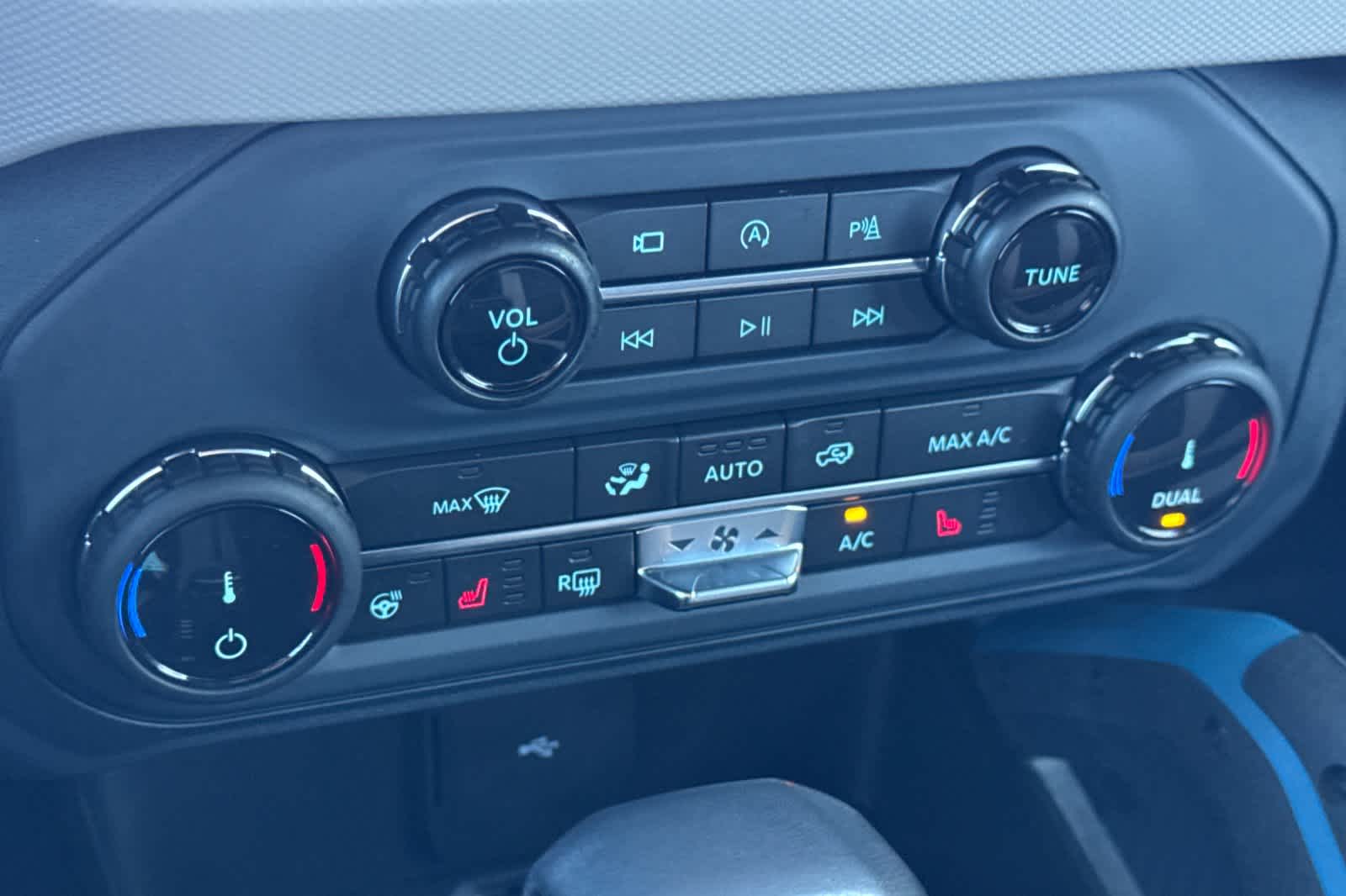 Thumbnail: 2022 Ford Bronco - 21