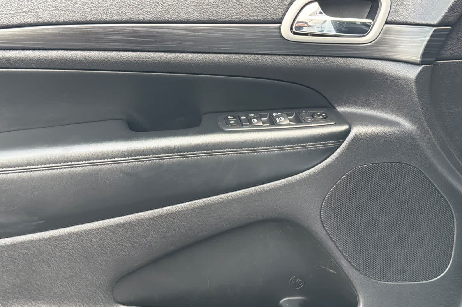 Thumbnail: 2020 Jeep Grand Cherokee - 12