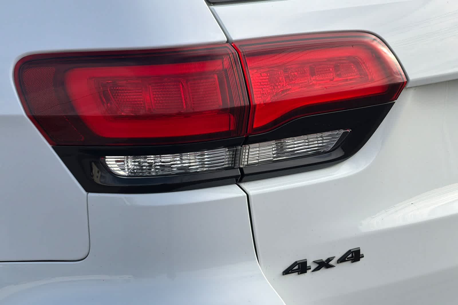 Thumbnail: 2020 Jeep Grand Cherokee - 28