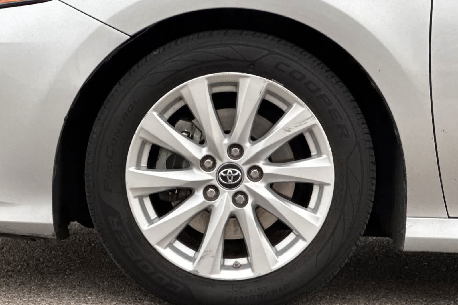 Thumbnail: 2018 Toyota Camry - 24