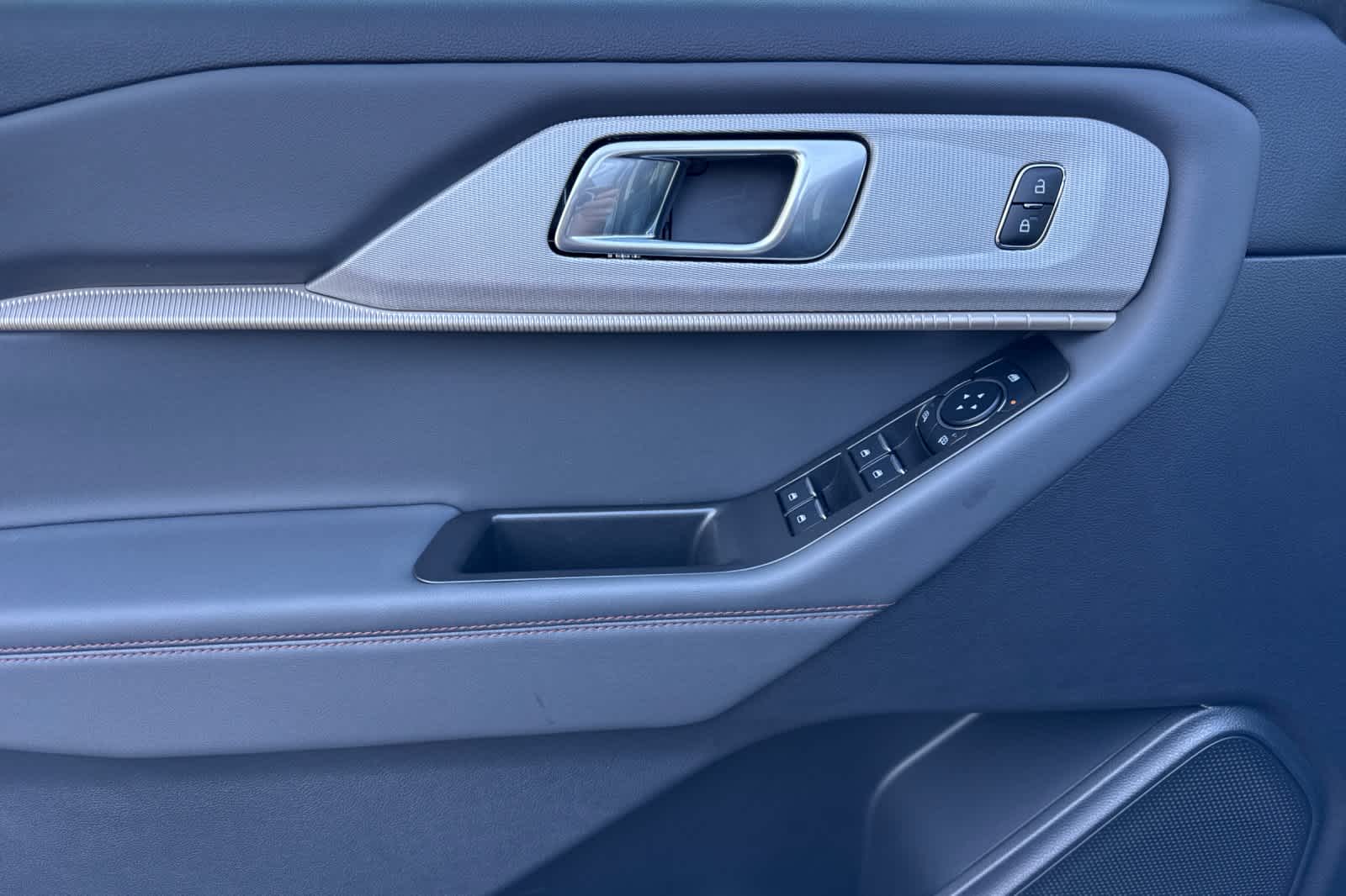 Thumbnail: 2025 Ford Explorer - 12