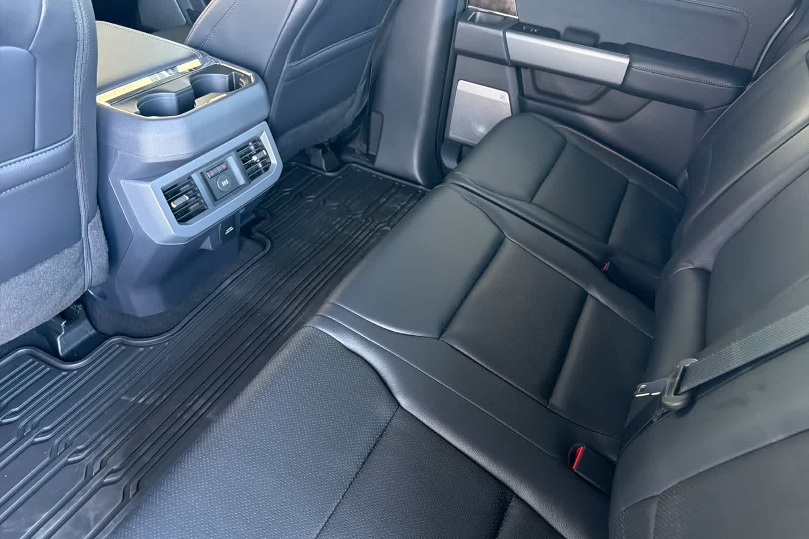 2026 Ford F-350 Super Duty Lariat - Photo 4
