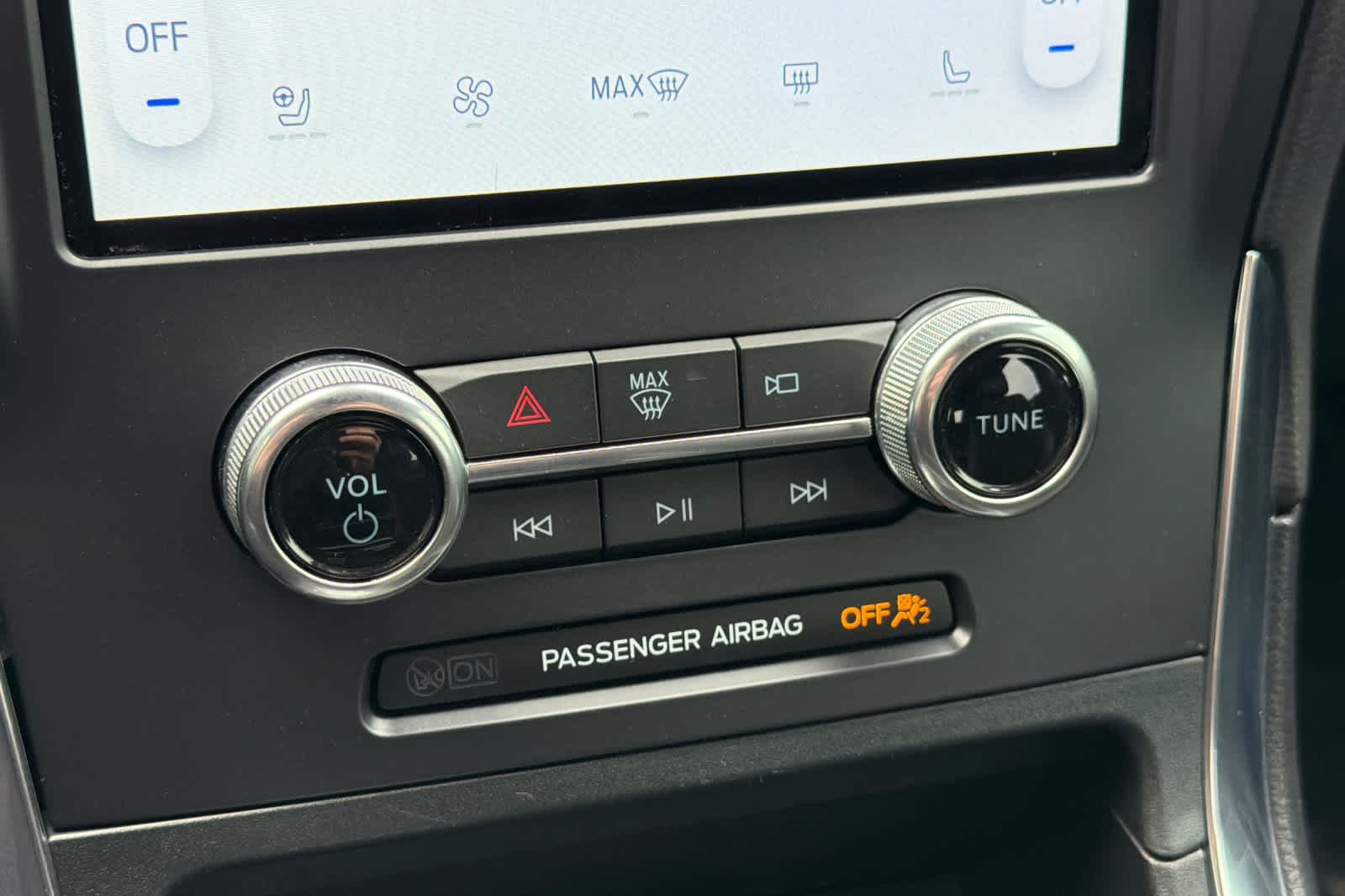 Thumbnail: 2022 Ford Edge - 21