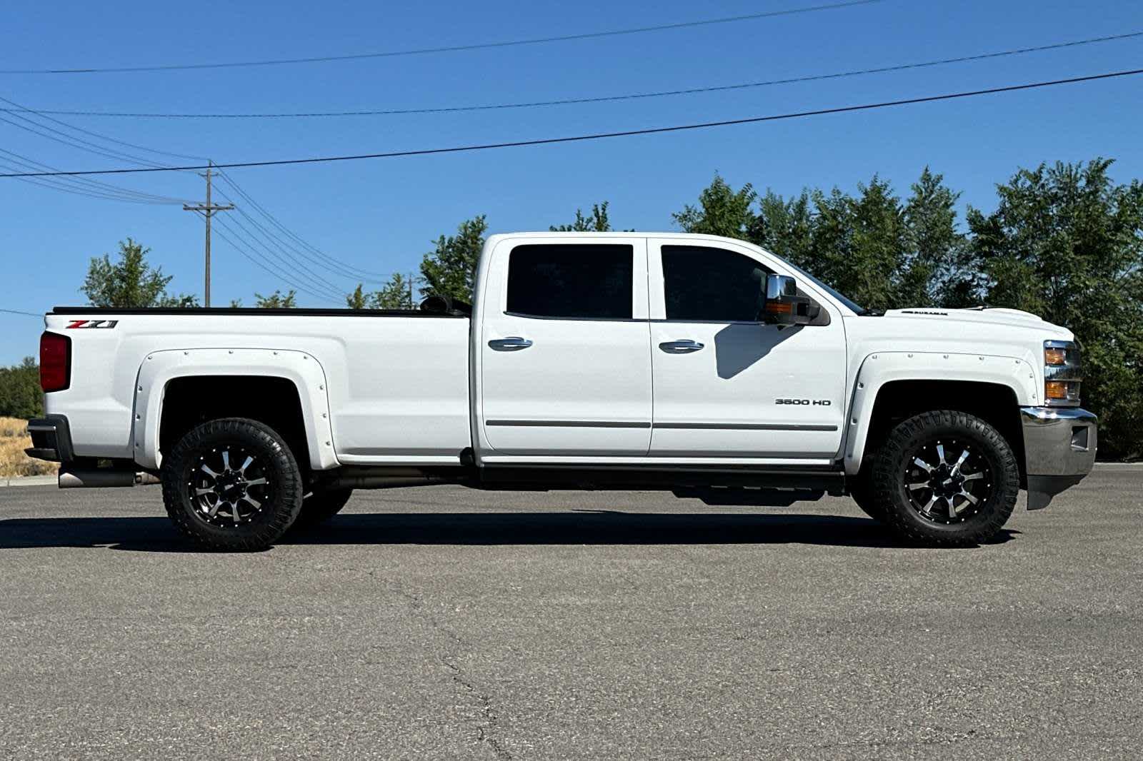 2018 Chevrolet Silverado 3500 LTZ 8