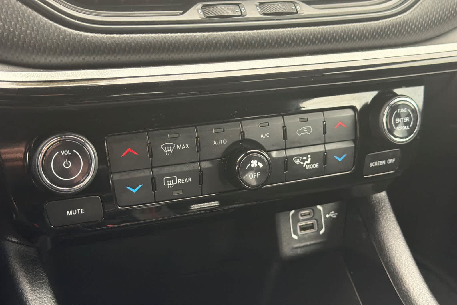 Thumbnail: 2023 Jeep Compass - 20