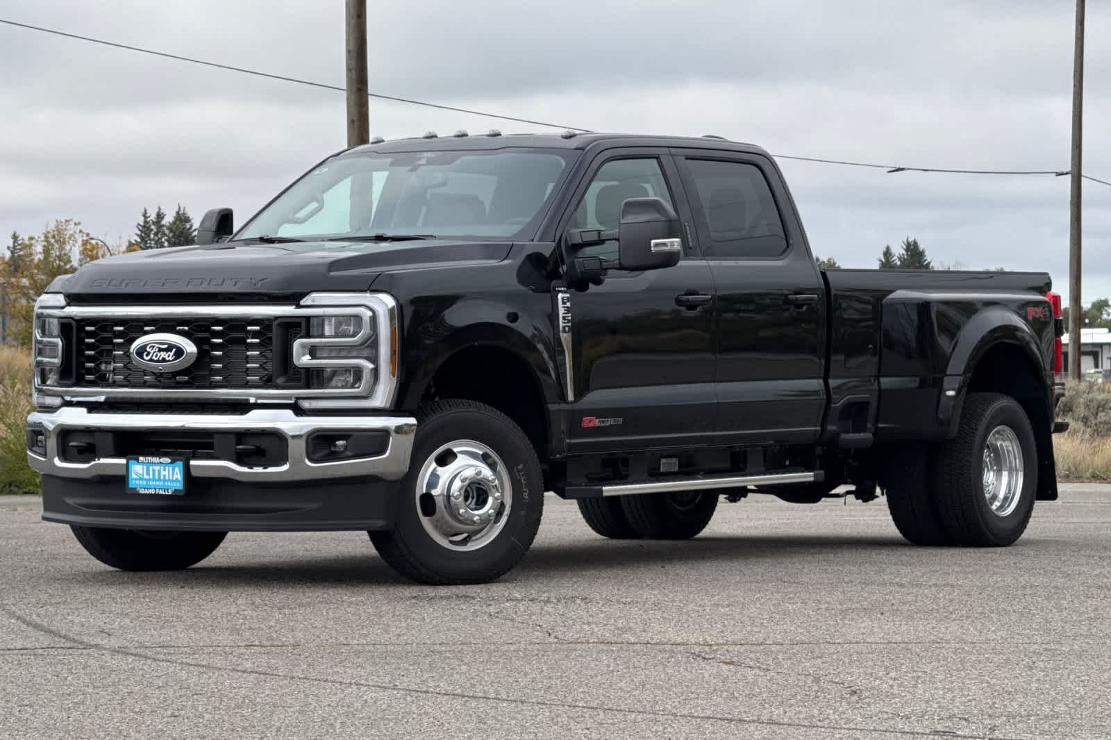 2027 Ford F-350 F-350&reg; Lariat&reg; Truck Crew Cab