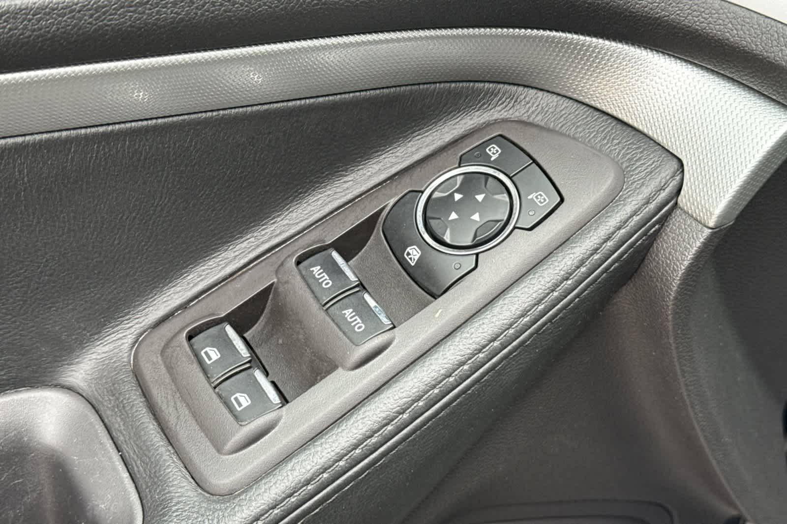 Thumbnail: 2015 Ford Explorer - 13