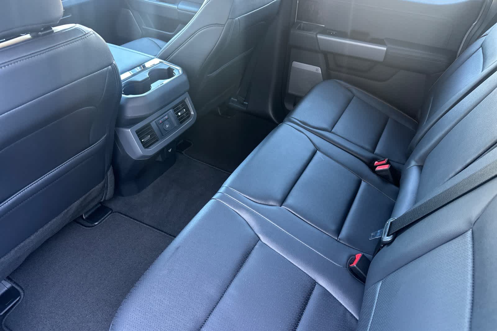 2025 Ford F-350 Lariat photo 4