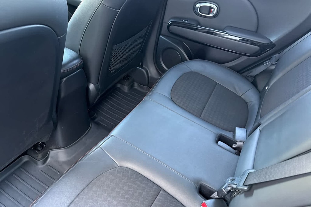 Used 2018 Kia Soul ! Hatchback