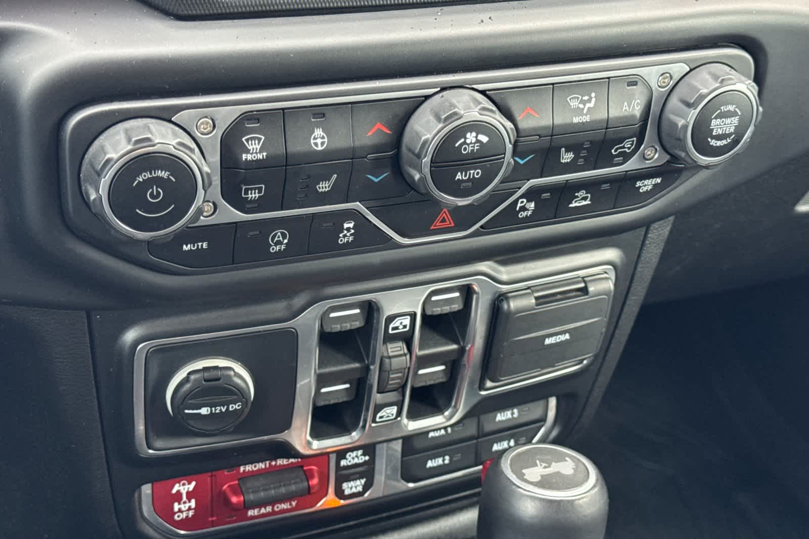 Thumbnail: 2021 Jeep Wrangler - 21