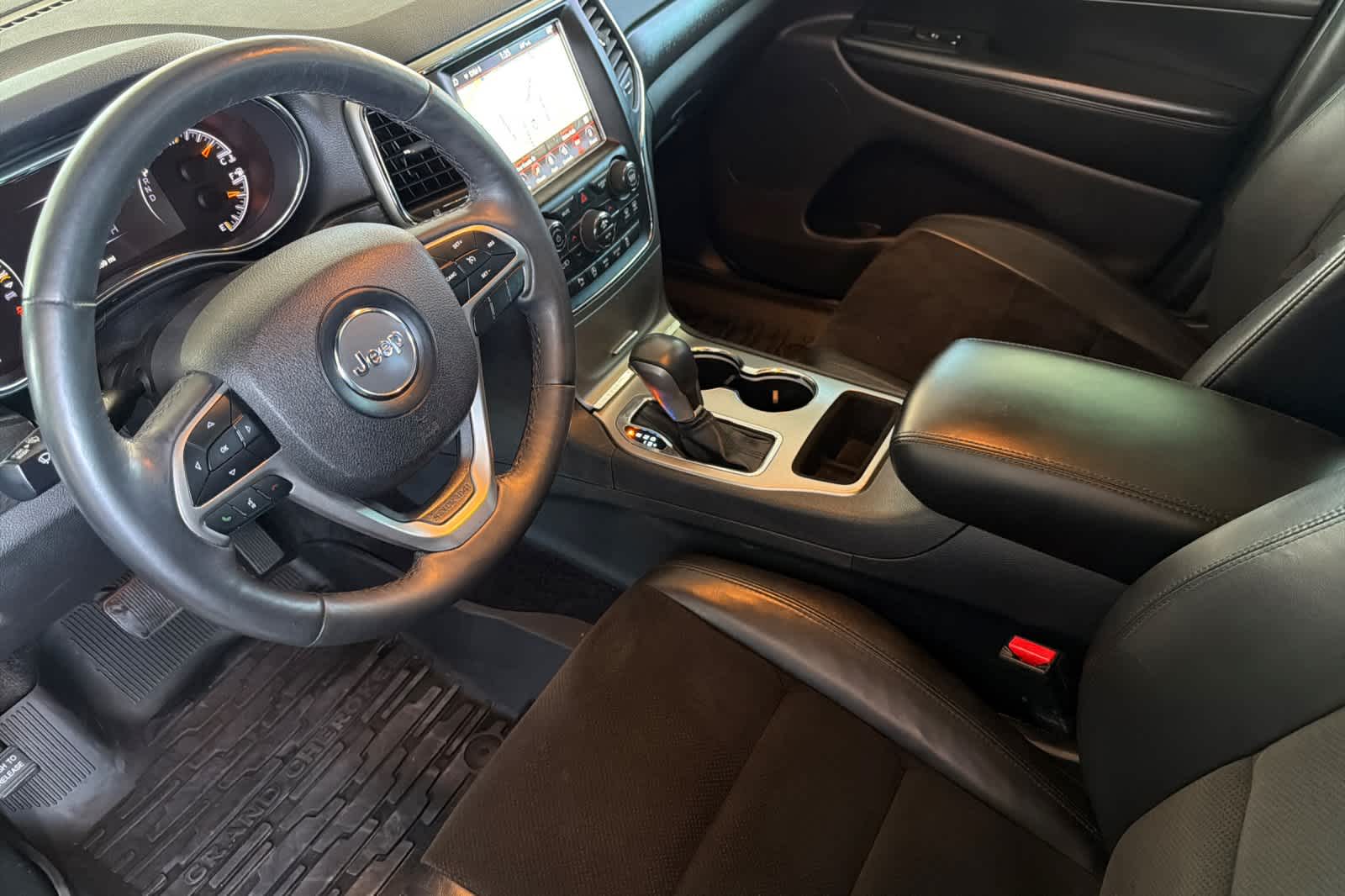 Thumbnail: 2018 Jeep Grand Cherokee - 11