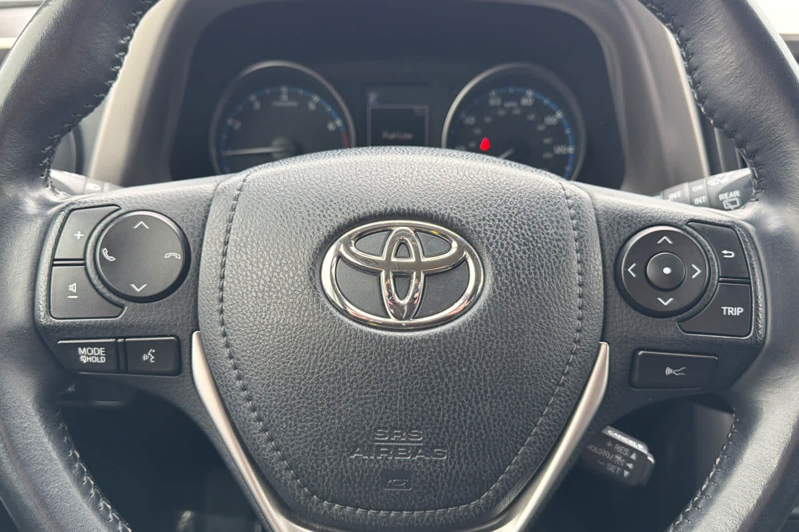 Thumbnail: 2018 Toyota RAV4 - 23