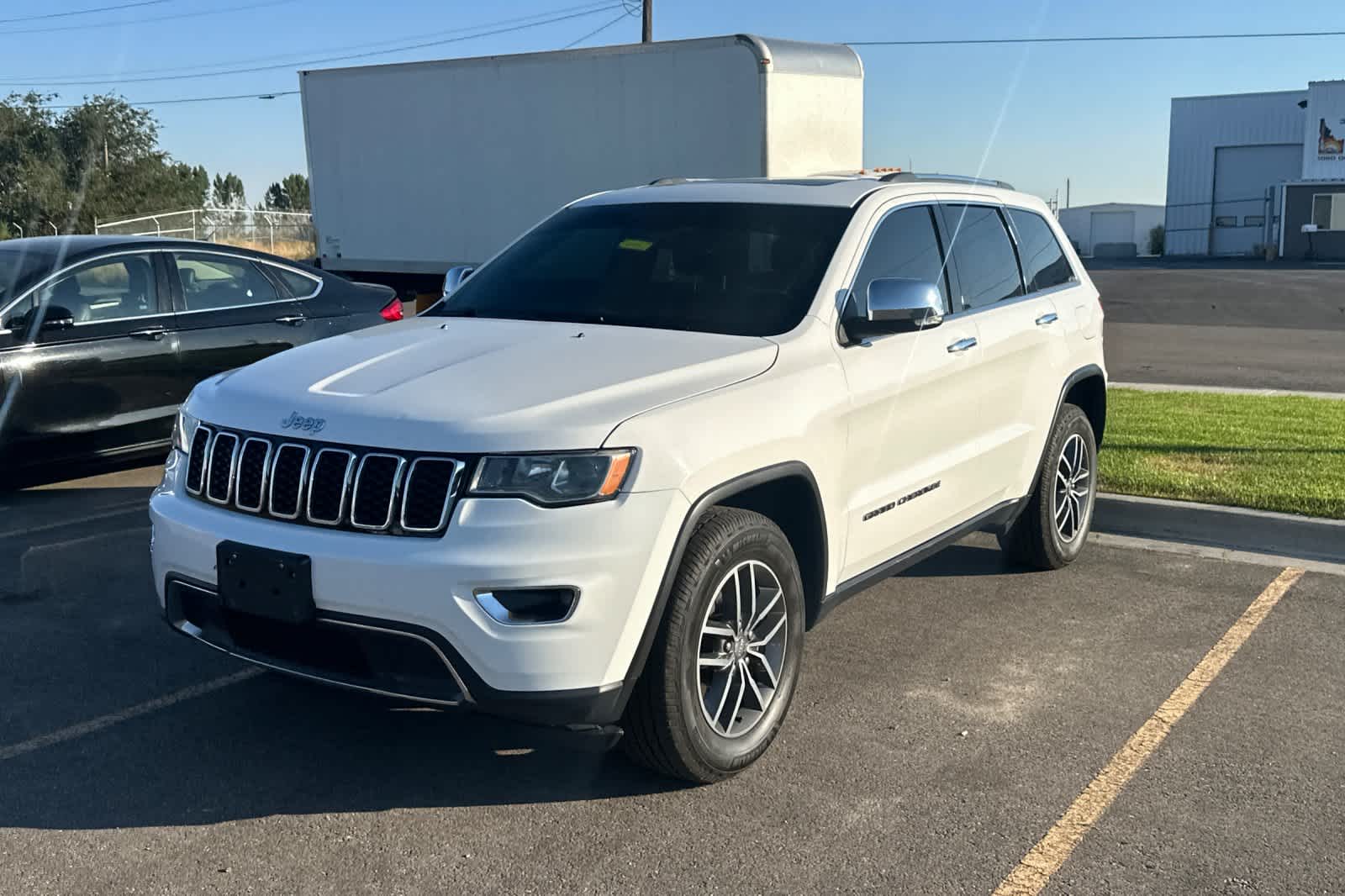 Thumbnail: 2018 Jeep Grand Cherokee - 1