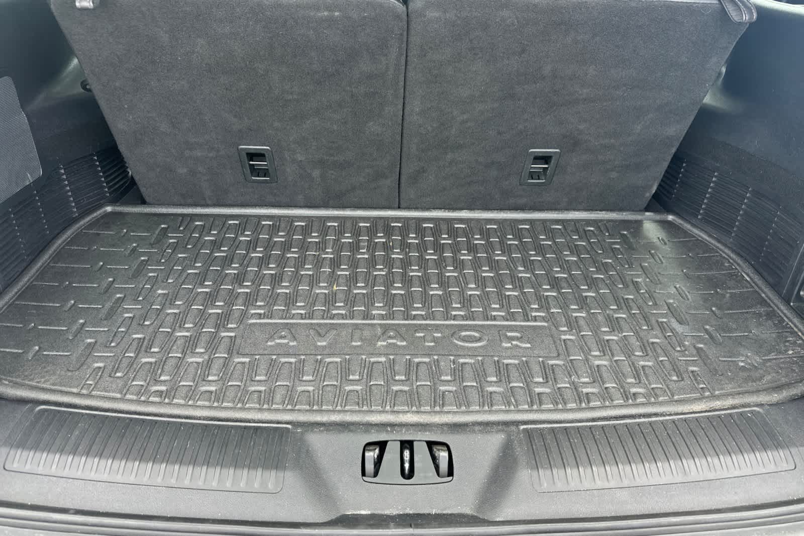 Thumbnail: 2022 Lincoln Aviator - 16