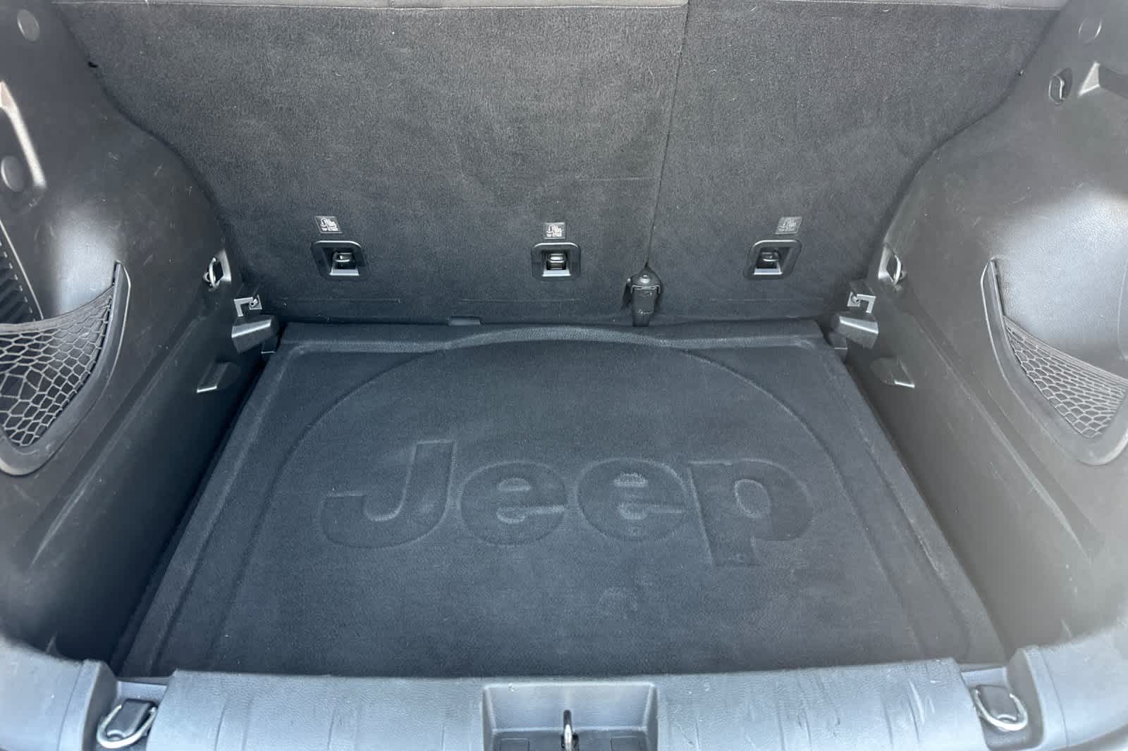 Thumbnail: 2018 Jeep Renegade - 15