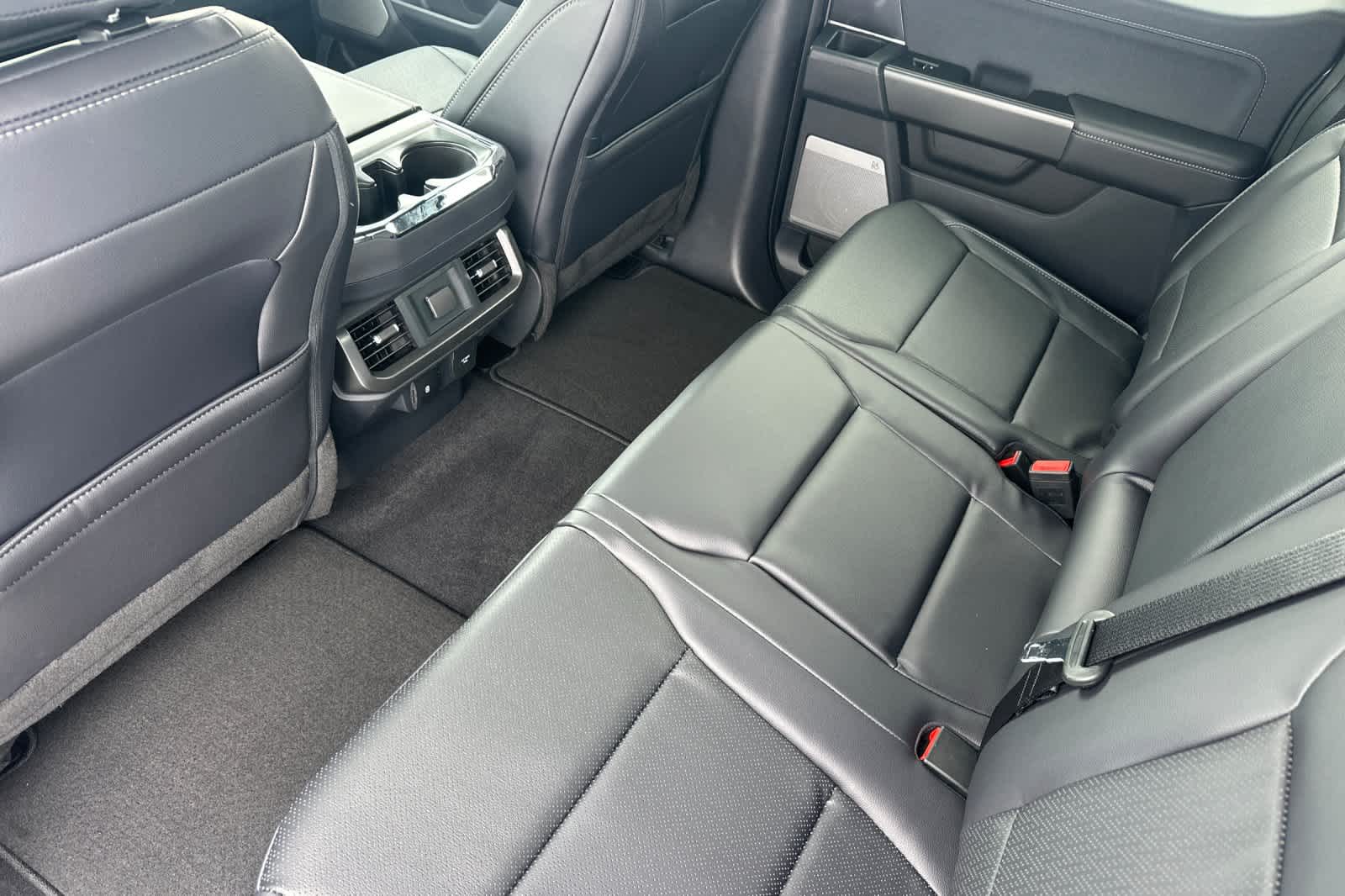 2025 Ford F-150 Lariat photo 4