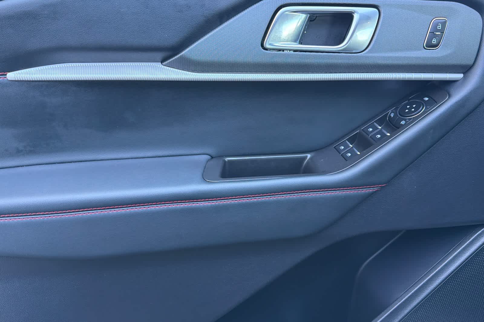 2025 Ford Explorer ST-LINE - Photo 12