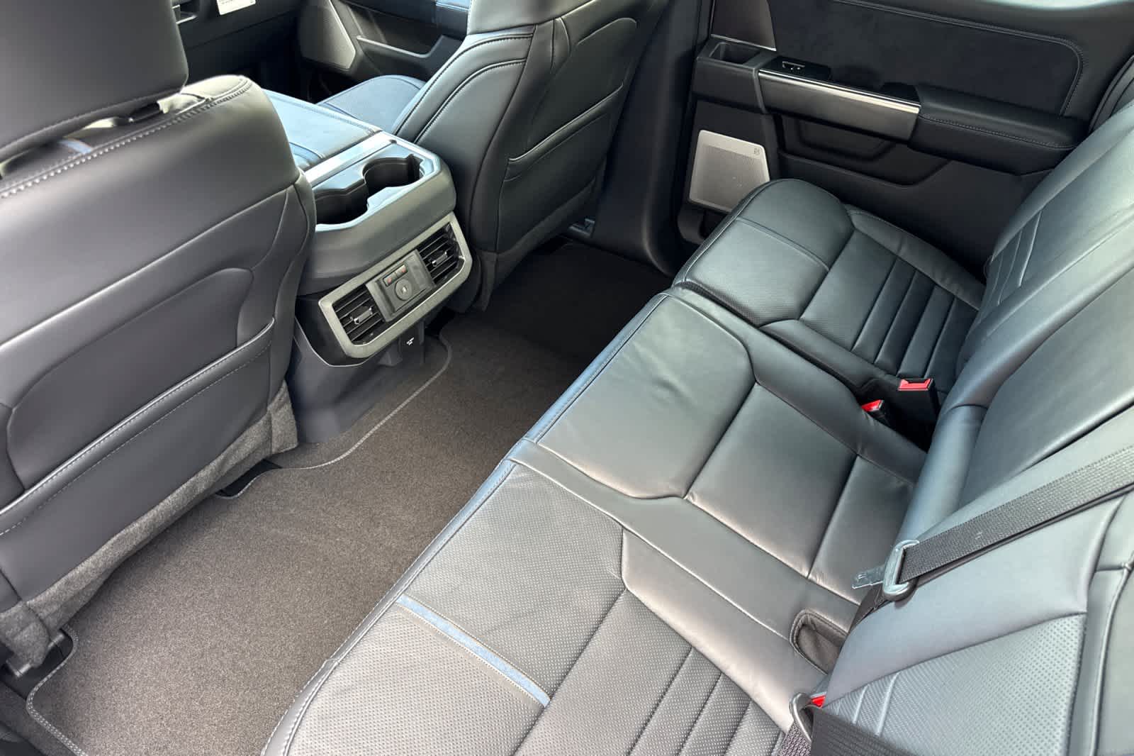 2026 Ford F-250 Platinum photo 4