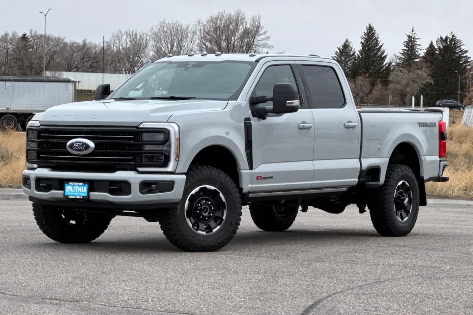 2026 Ford F-250 Super Duty Platinum's photo