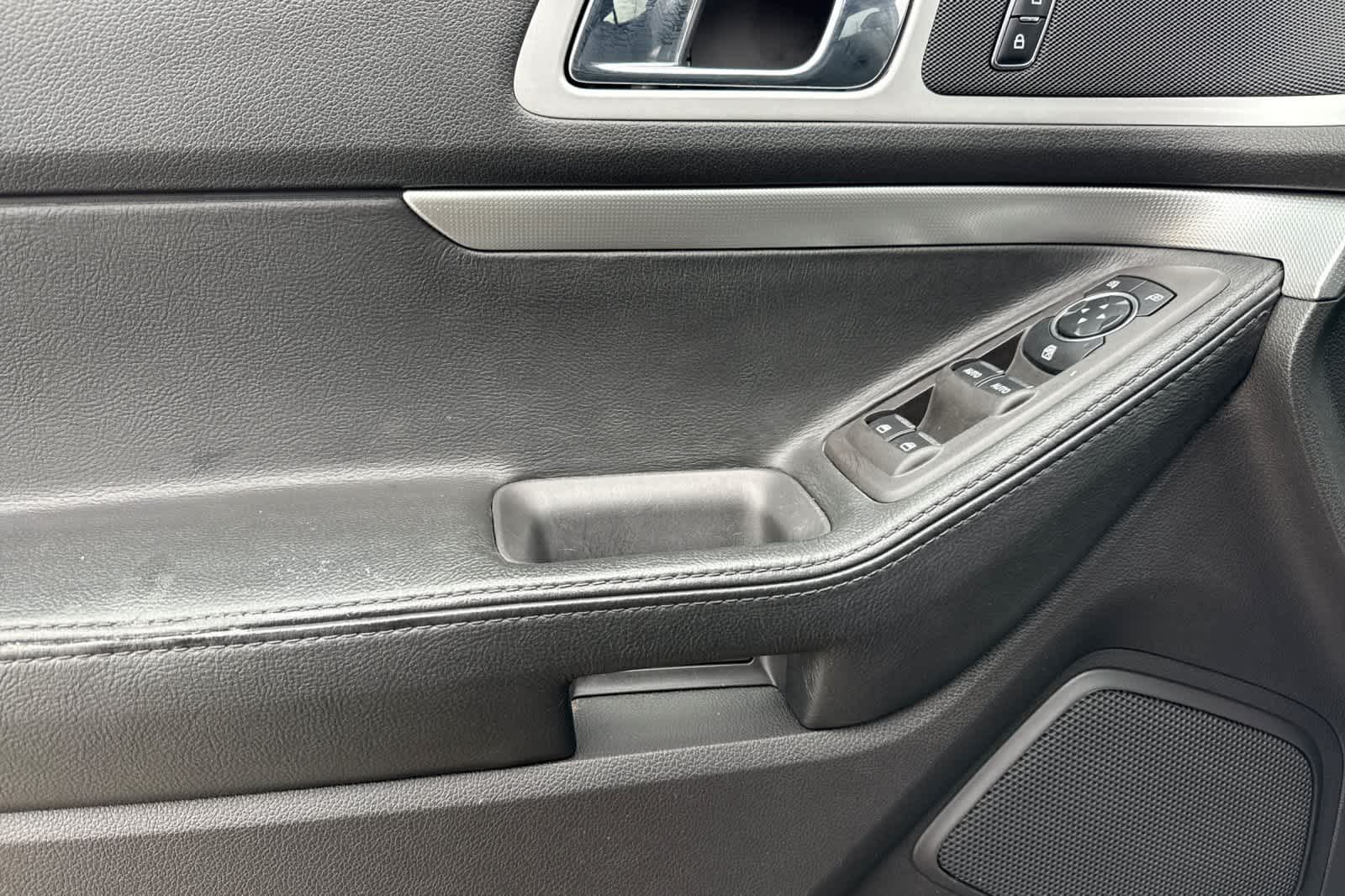 Thumbnail: 2015 Ford Explorer - 12