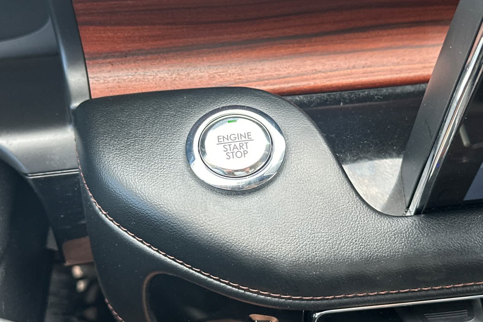 Thumbnail: 2022 Lincoln Aviator - 24