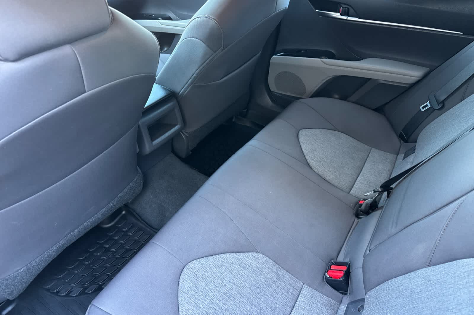 2018 Toyota Camry LE photo 3