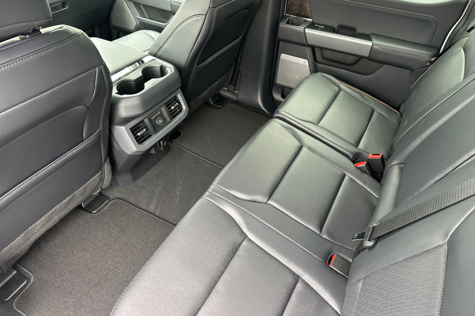 2025 Ford F-250 Lariat photo 4