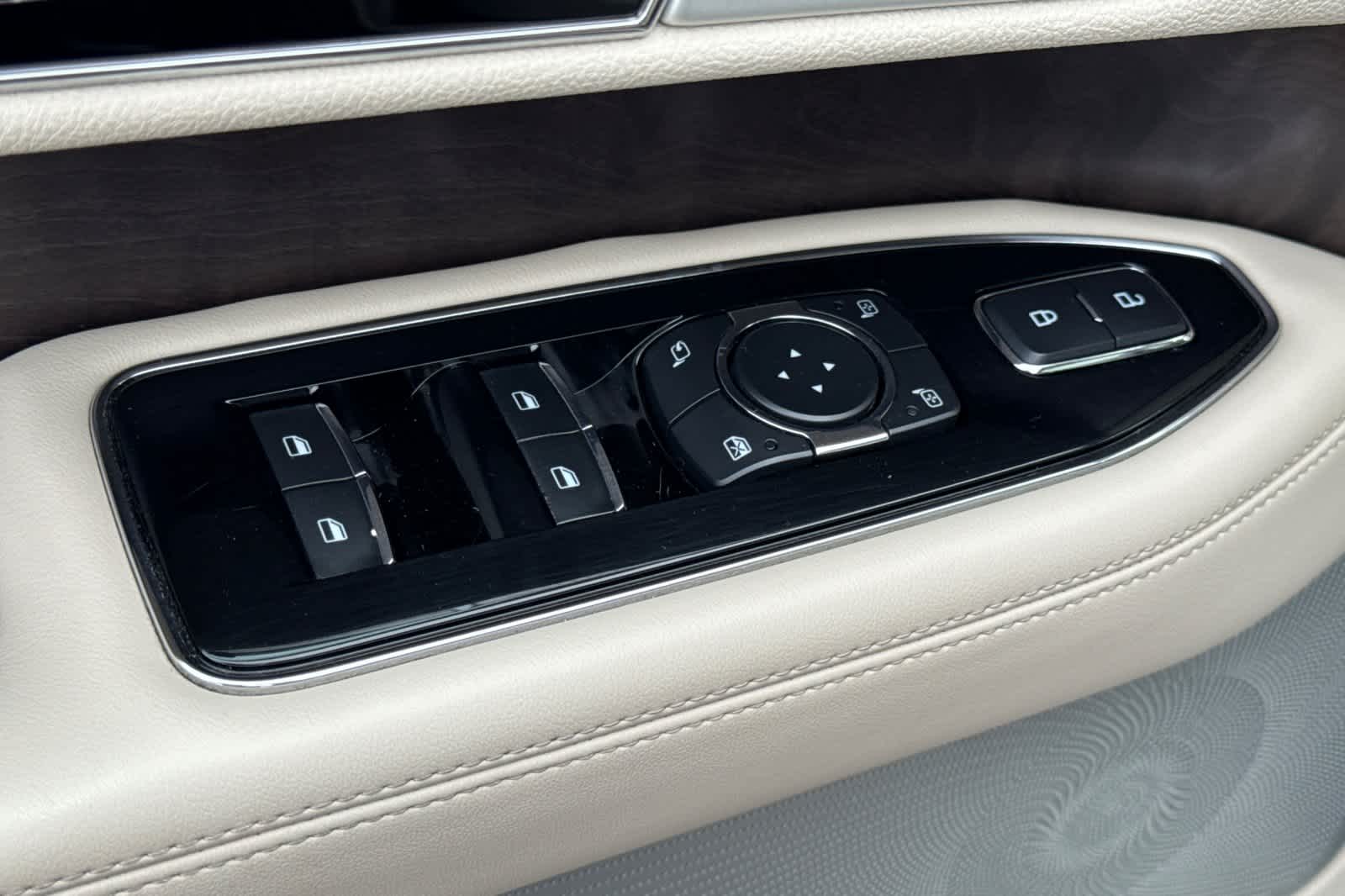 Thumbnail: 2020 Lincoln Navigator - 13