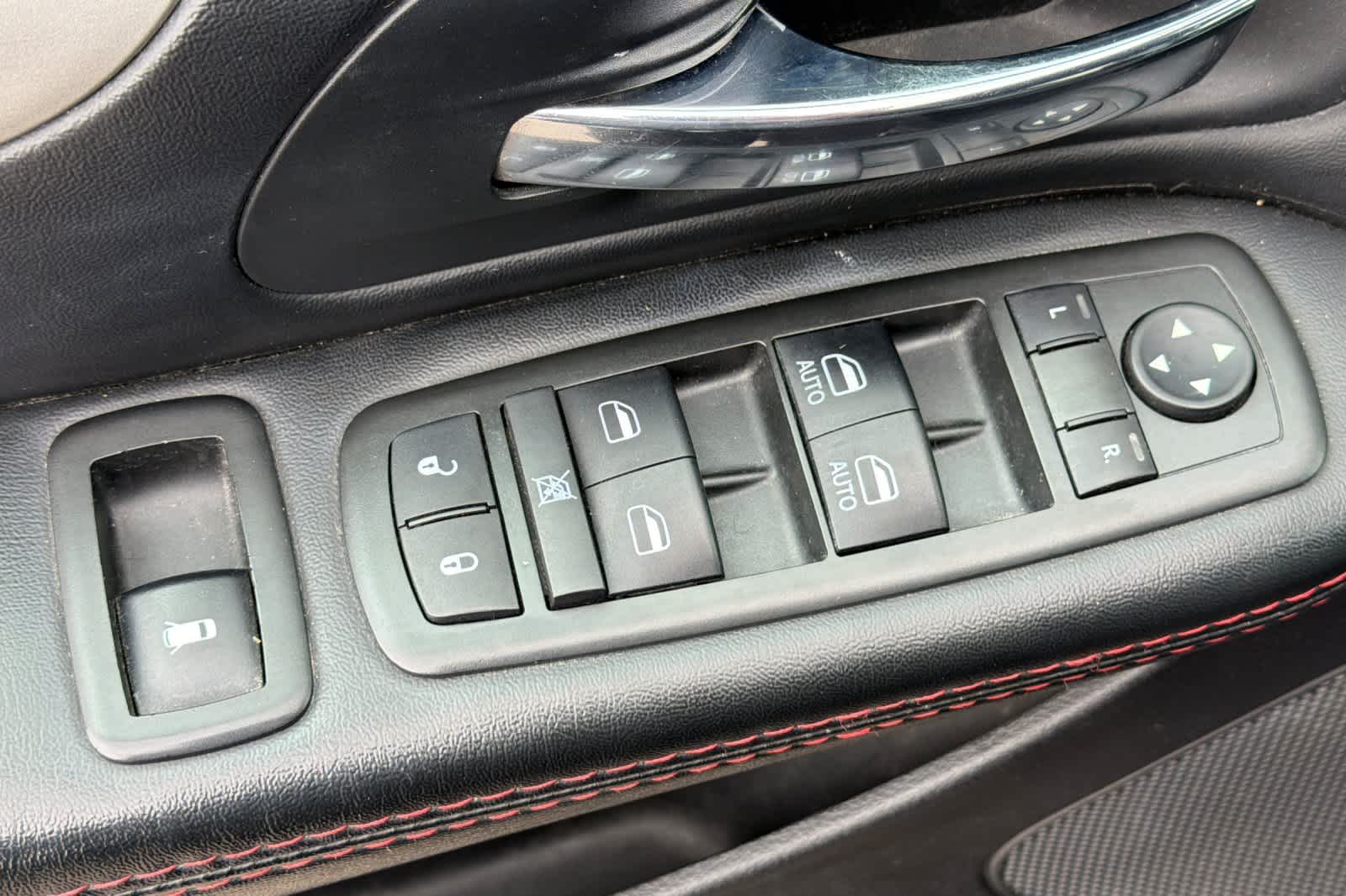 Thumbnail: 2015 Dodge Grand Caravan - 13