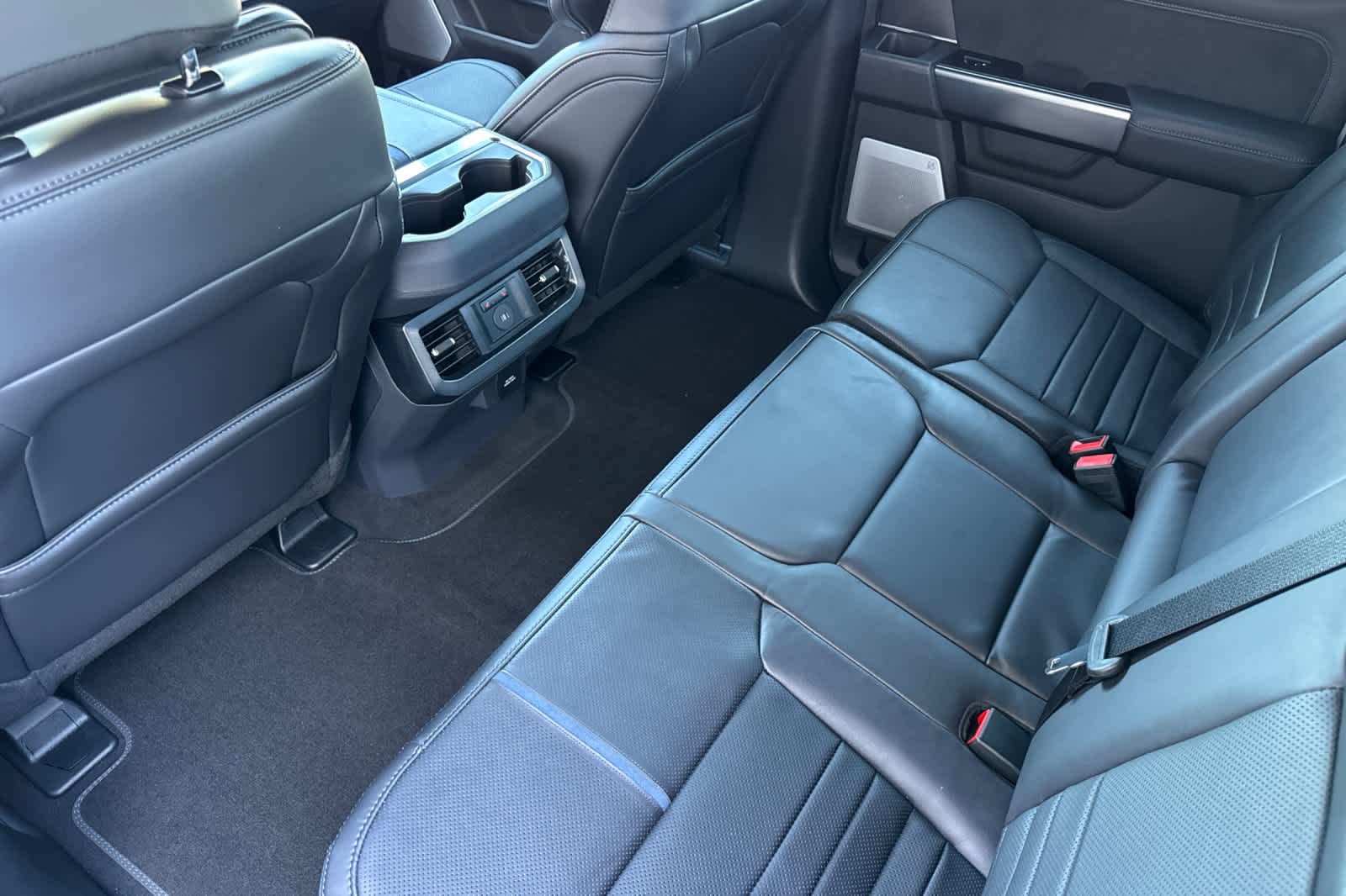 2026 Ford F-350 Platinum photo 4
