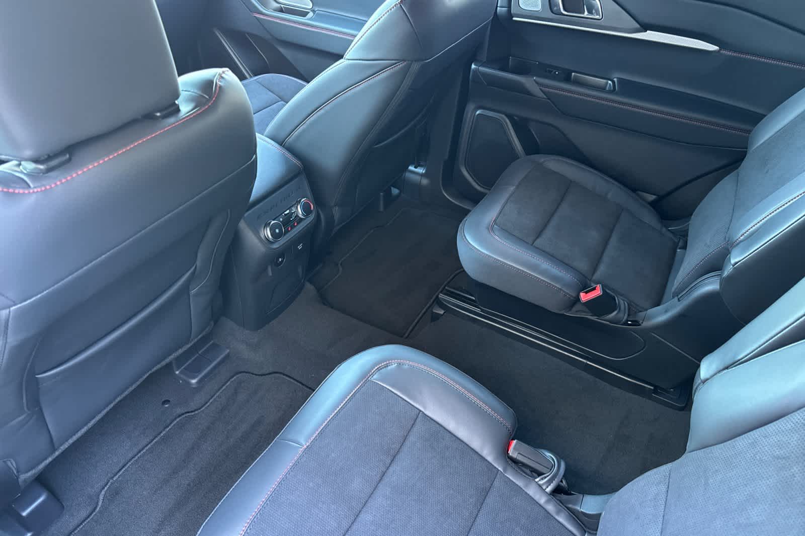 2026 Ford Explorer ST photo 4