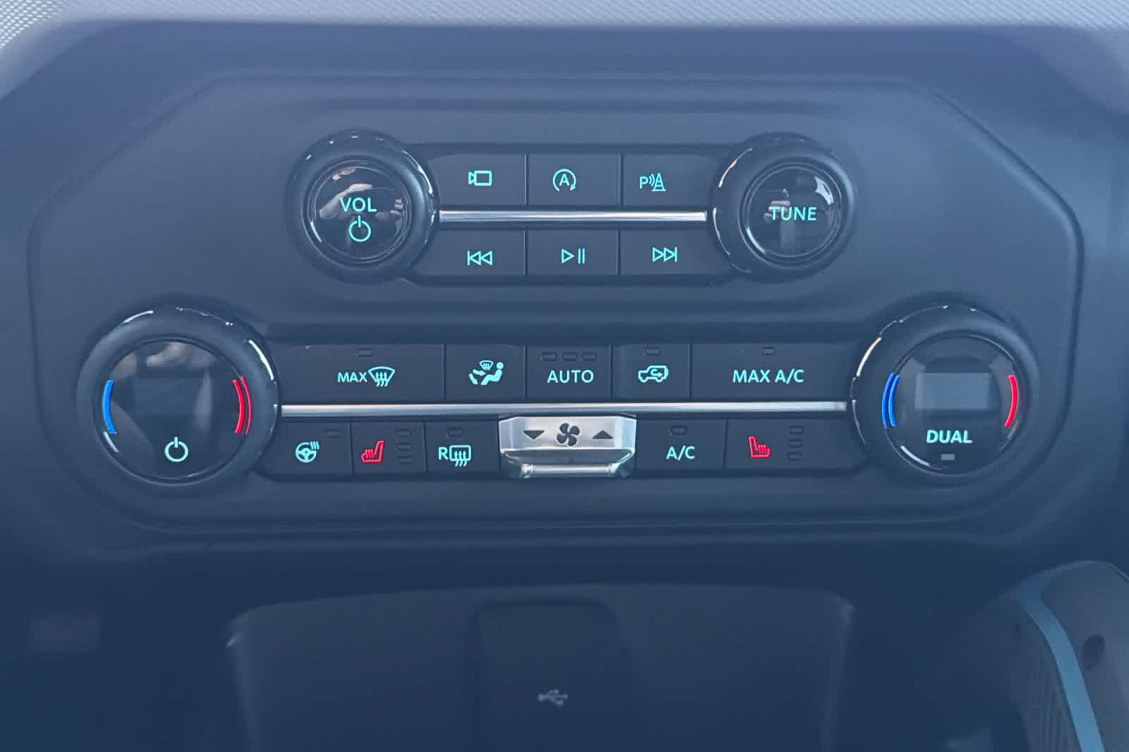 Thumbnail: 2024 Ford Bronco - 21