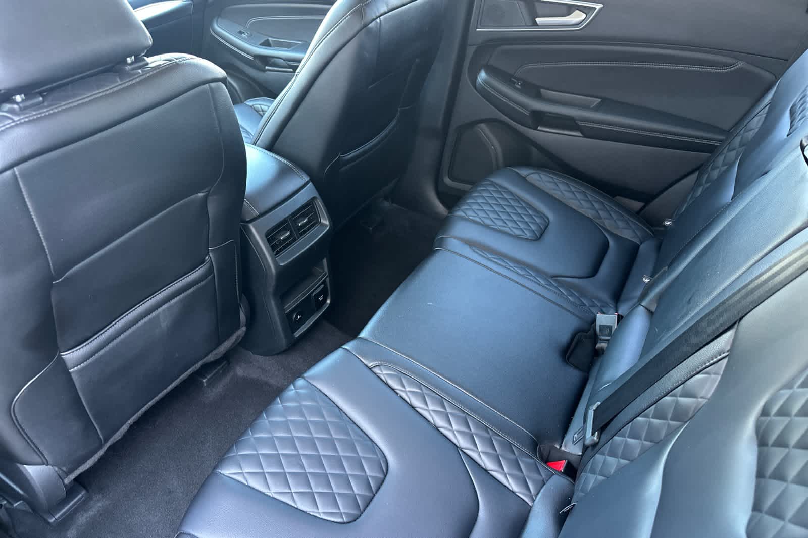 2024 Ford Edge Titanium photo 4