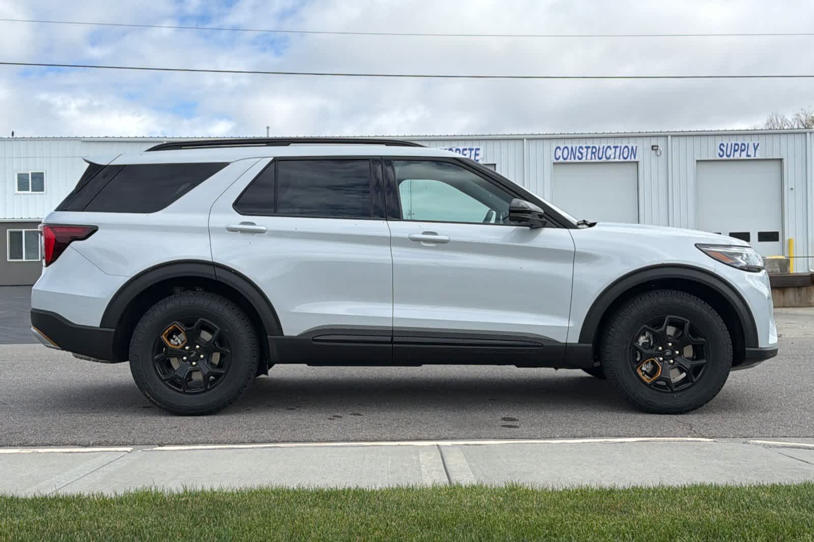 Thumbnail: 2026 Ford Explorer - 8