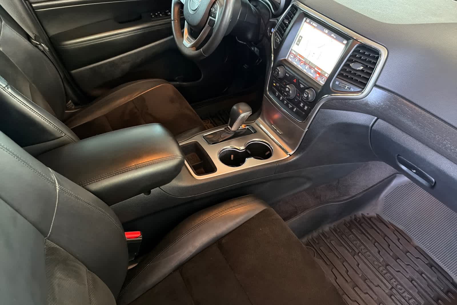 Thumbnail: 2018 Jeep Grand Cherokee - 16