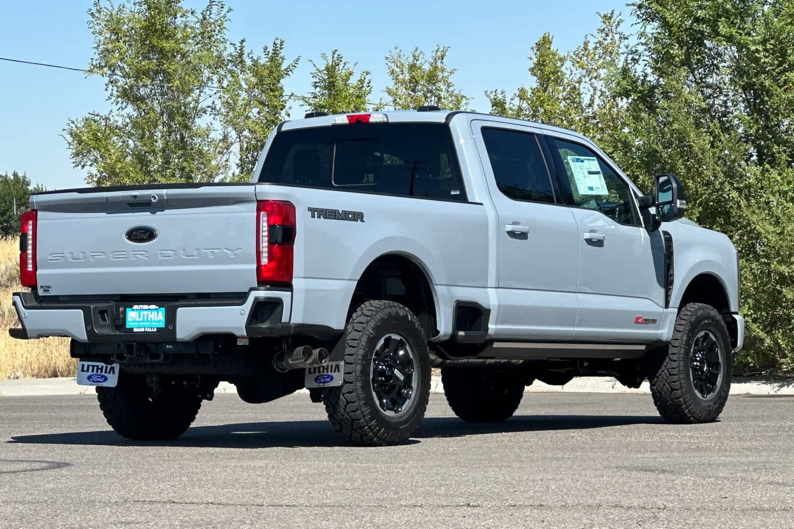 2025 Ford F-350 Lariat photo 2